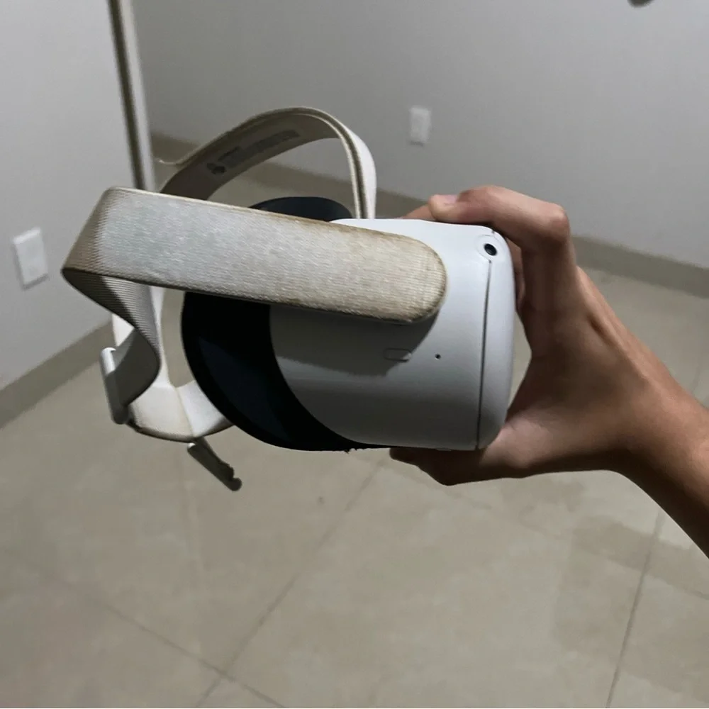 VR Headset in White